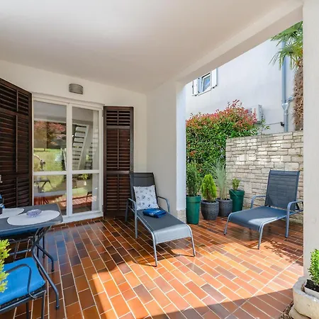 In Pore Near * بوريتش