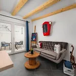 아파트 In Pore Near *